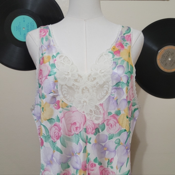 Vanity Fair | Vintage Light Floral Print Nightgown - Picture 3 of 8